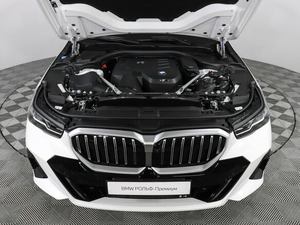 2025 BMW 5 серии Long 530Li xDrive VIII (G60/G61/G68), белый, 9900000 рублей - вид 8