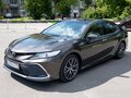 2022 Toyota Camry VIII (XV70) Рестайлинг, коричневый, 5600000 рублей - вид 4