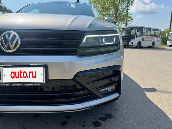 2019 Volkswagen Tiguan II, серебристый - вид 14