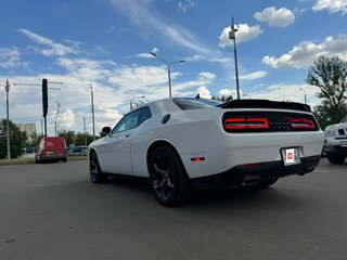 2019 Dodge Challenger III Рестайлинг 2, белый, 4300000 рублей, вид 5