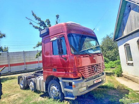 1997 Mercedes-Benz Actros, красный, 1650000 рублей, вид 2