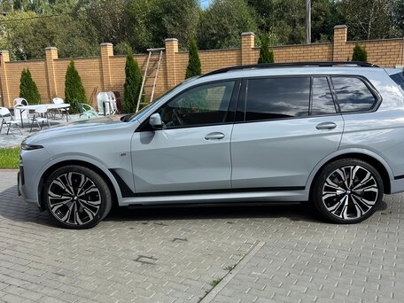2024 BMW X7 40i I (G07) Рестайлинг, серебристый, 13790000 рублей, вид 2