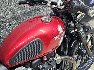 2016 Triumph Street Twin, красный, 639000 рублей, вид 4