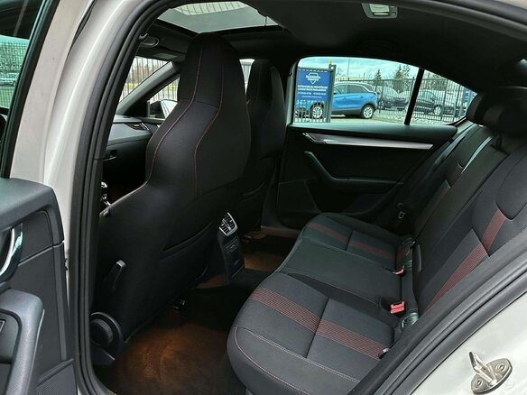 2019 Skoda Octavia III (A7) Рестайлинг, белый, 1790000 рублей - вид 7