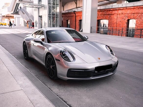 2020 Porsche 911 Carrera 4 VIII (992), серебристый - вид 1
