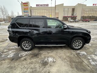 2017 Toyota Land Cruiser Prado 150 Series Рестайлинг 1, чёрный, 4750000 рублей, вид 4