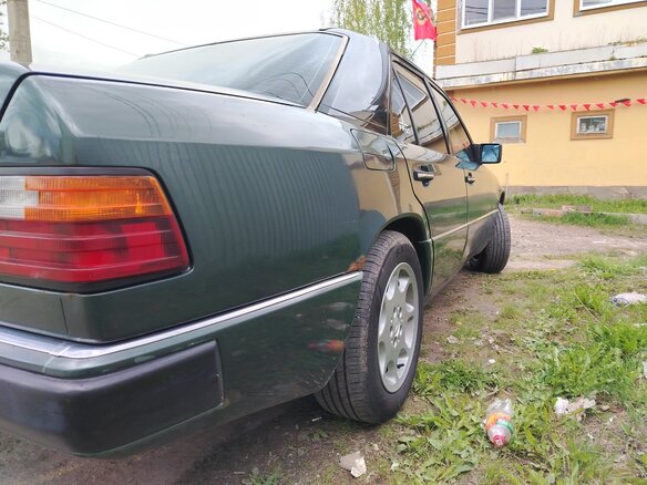 1990 Mercedes-Benz W124 230, зелёный, 350000 рублей - вид 6