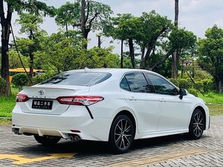 2022 Toyota Camry VIII (XV70) Рестайлинг, белый, 3600000 рублей, вид 4