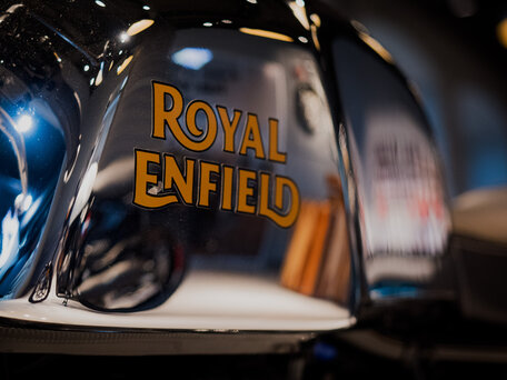 2025 Royal Enfield Continental GT, серебристый, 737000 рублей, вид 4