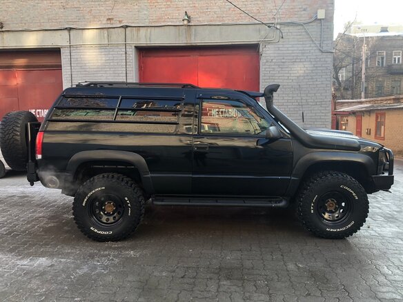 1997 Chevrolet Tahoe I, чёрный - вид 1