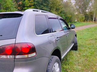 2008 Volkswagen Touareg I Рестайлинг, серебристый, 1150000 рублей, вид 4