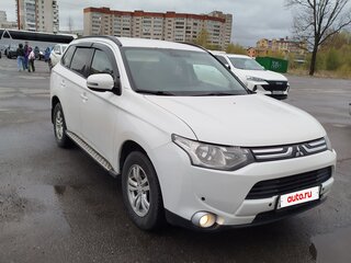 2013 Mitsubishi Outlander III, белый, 1500000 рублей, вид 3