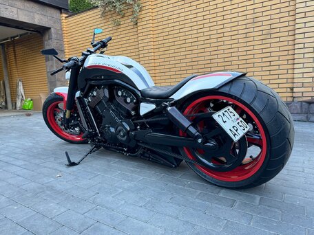 2011 Harley-Davidson V-Rod Muscle, белый, 2200000 рублей, вид 2