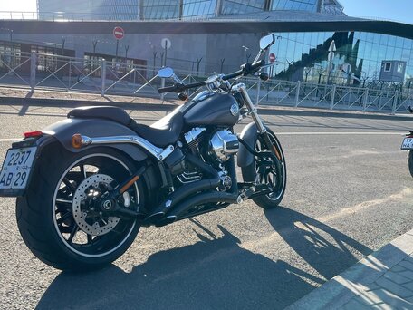 2016 Harley-Davidson Breakout, чёрный, 1990000 рублей, вид 3