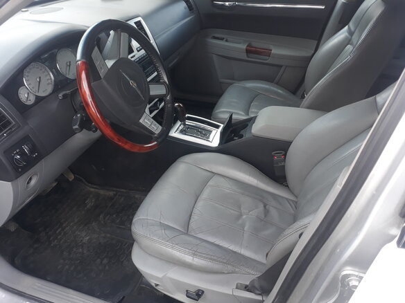 2005 Chrysler 300C I, белый - вид 2