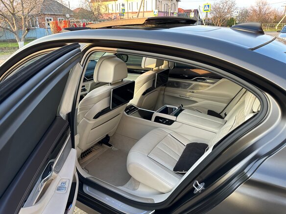 2016 BMW 7 серии 750i xDrive VI (G11/G12), коричневый, 5200000 рублей - вид 23