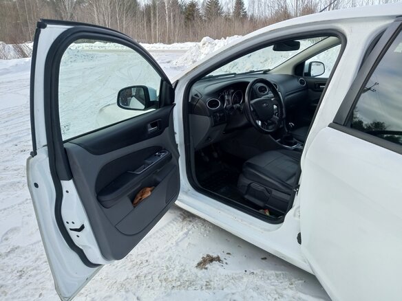 2011 Ford Focus II Рестайлинг, белый, 380000 рублей - вид 9