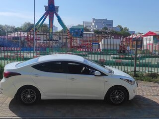 2014 Hyundai Elantra V (MD) Рестайлинг, белый, 800000 рублей, вид 3