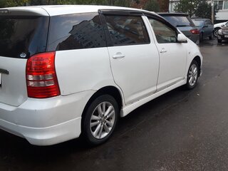 2004 Toyota Wish I, белый, 550000 рублей, вид 4