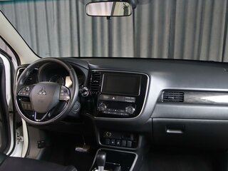 2018 Mitsubishi Outlander III Рестайлинг 2, белый, 1699000 рублей, вид 5