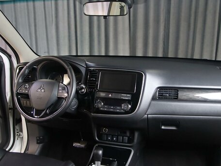 2018 Mitsubishi Outlander III Рестайлинг 2, белый, 1699000 рублей, вид 5