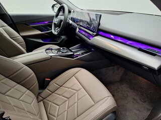 2025 BMW 5 серии Long 530Li xDrive VIII (G60/G61/G68), чёрный, 8450000 рублей, вид 5