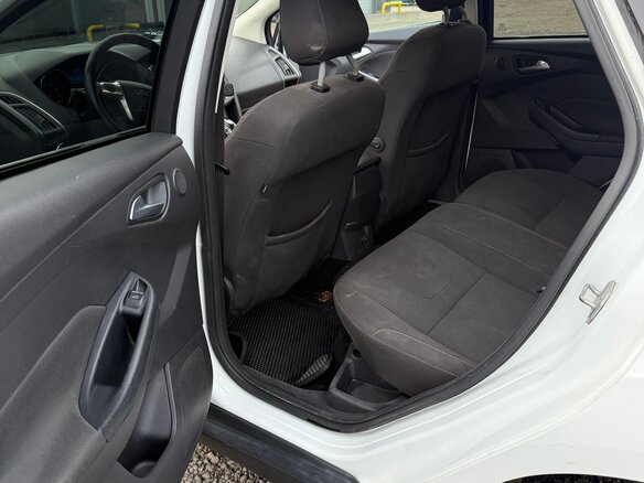 2011 Ford Focus III, белый, 500000 рублей - вид 16