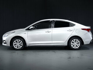 2017 Hyundai Solaris II, серебристый, 749000 рублей, вид 4