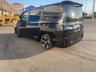 2015 Toyota Voxy III (R80), чёрный, 2200000 рублей, вид 3