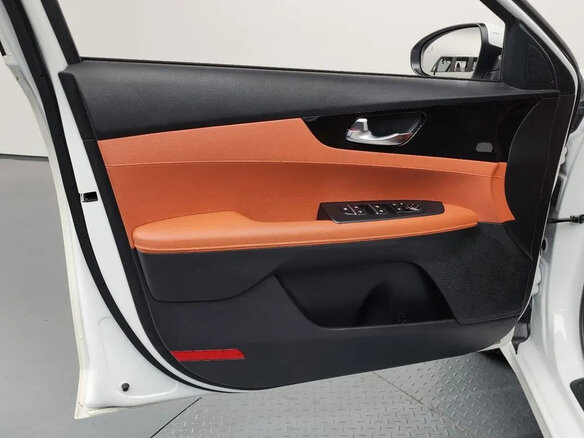 2022 Kia K3 II Рестайлинг, белый, 2000000 рублей - вид 20