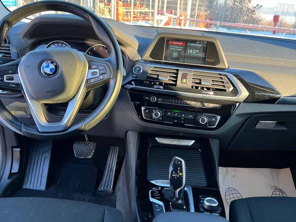 2019 BMW X3 20i xDrive III (G01), чёрный, 3495000 рублей - вид 3