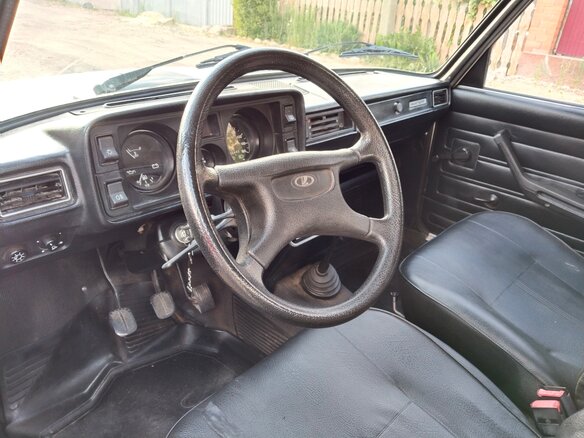 1999 Lada (ВАЗ) 2105, белый, 200000 рублей - вид 3