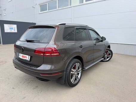 2015 Volkswagen Touareg II Рестайлинг, коричневый, 2290000 рублей, вид 5