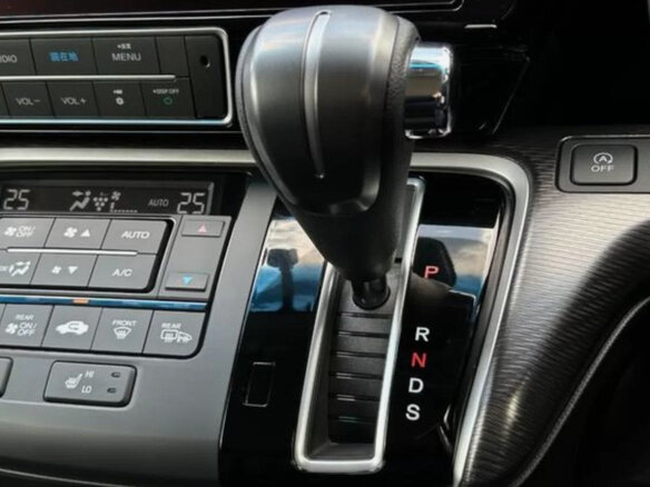 2021 Honda Stepwgn Spada V Рестайлинг, белый, 1897000 рублей - вид 20