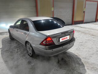 2003 Mercedes-Benz C-Класс 200 II (W203), серебристый, 400000 рублей, вид 3