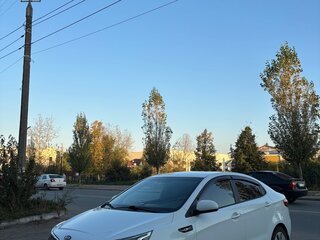2011 Kia Rio 5-speed III, белый, 650000 рублей, вид 1