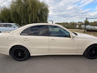 2007 Mercedes-Benz E-Класс 200 III (W211, S211) Рестайлинг, бежевый, 680000 рублей, вид 2
