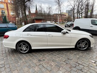 2015 Mercedes-Benz E-Класс 300 IV (W212, S212, C207) Рестайлинг, белый, 4200000 рублей, вид 2
