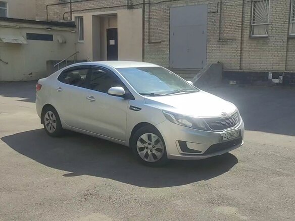 2014 Kia Rio III, серебристый, 750000 рублей - вид 1