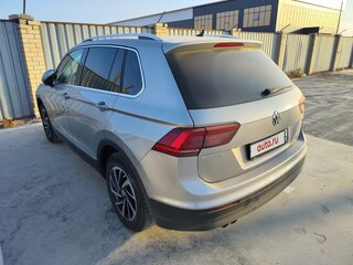 2018 Volkswagen Tiguan II, серебристый, 2545000 рублей, вид 4
