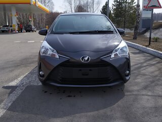 2019 Toyota Vitz III (XP130) Рестайлинг 2, серебристый, 1100000 рублей, вид 3