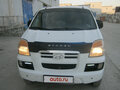 2004 Hyundai H-1 I Рестайлинг, белый - вид 1