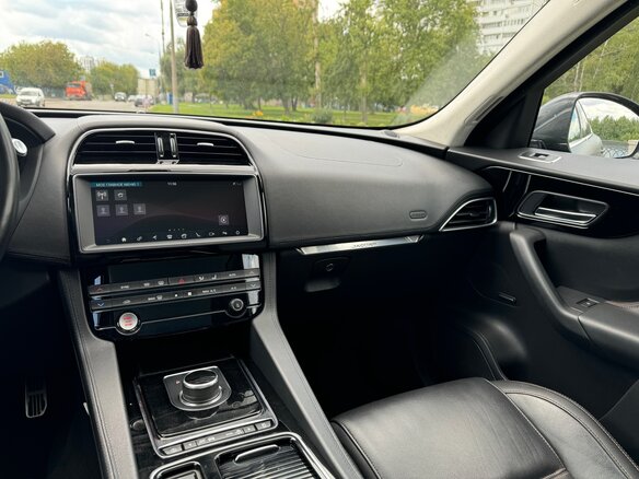 2018 Jaguar F-Pace I, чёрный, 3399000 рублей - вид 18