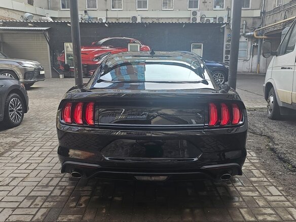 2023 Ford Mustang VI Рестайлинг, чёрный, 3190000 рублей - вид 5