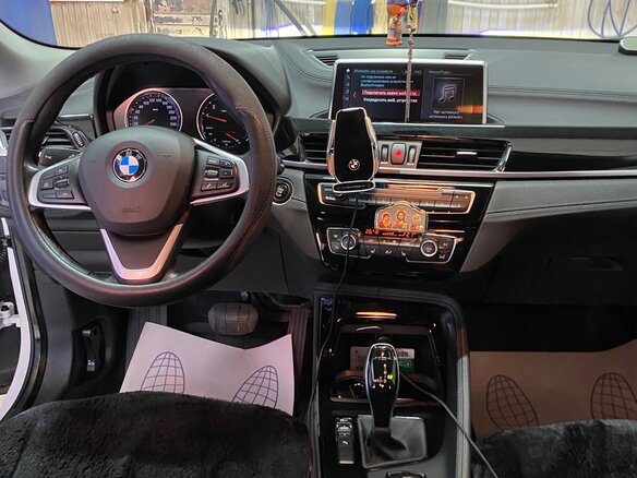 2020 BMW X2 sDrive18i I (F39), белый, 3500000 рублей - вид 5