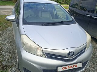 2011 Toyota Vitz III (XP130), серый, 750000 рублей, вид 1