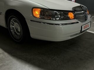 1998 Lincoln Town Car III, белый, 3000000 рублей, вид 4
