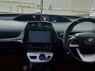 2017 Toyota Prius IV (XW50), серый, 1800000 рублей, вид 2