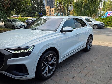 2020 Audi Q8 50 TDI I (4M), белый, 7490000 рублей, вид 2