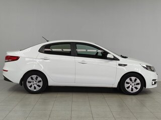 2016 Kia Rio III Рестайлинг, белый, 1144000 рублей, вид 4